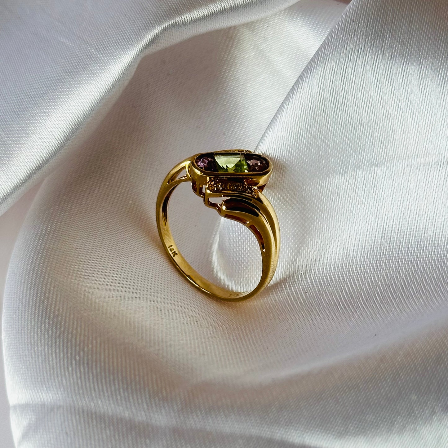 14k Twist Ring - Size 6 1/4