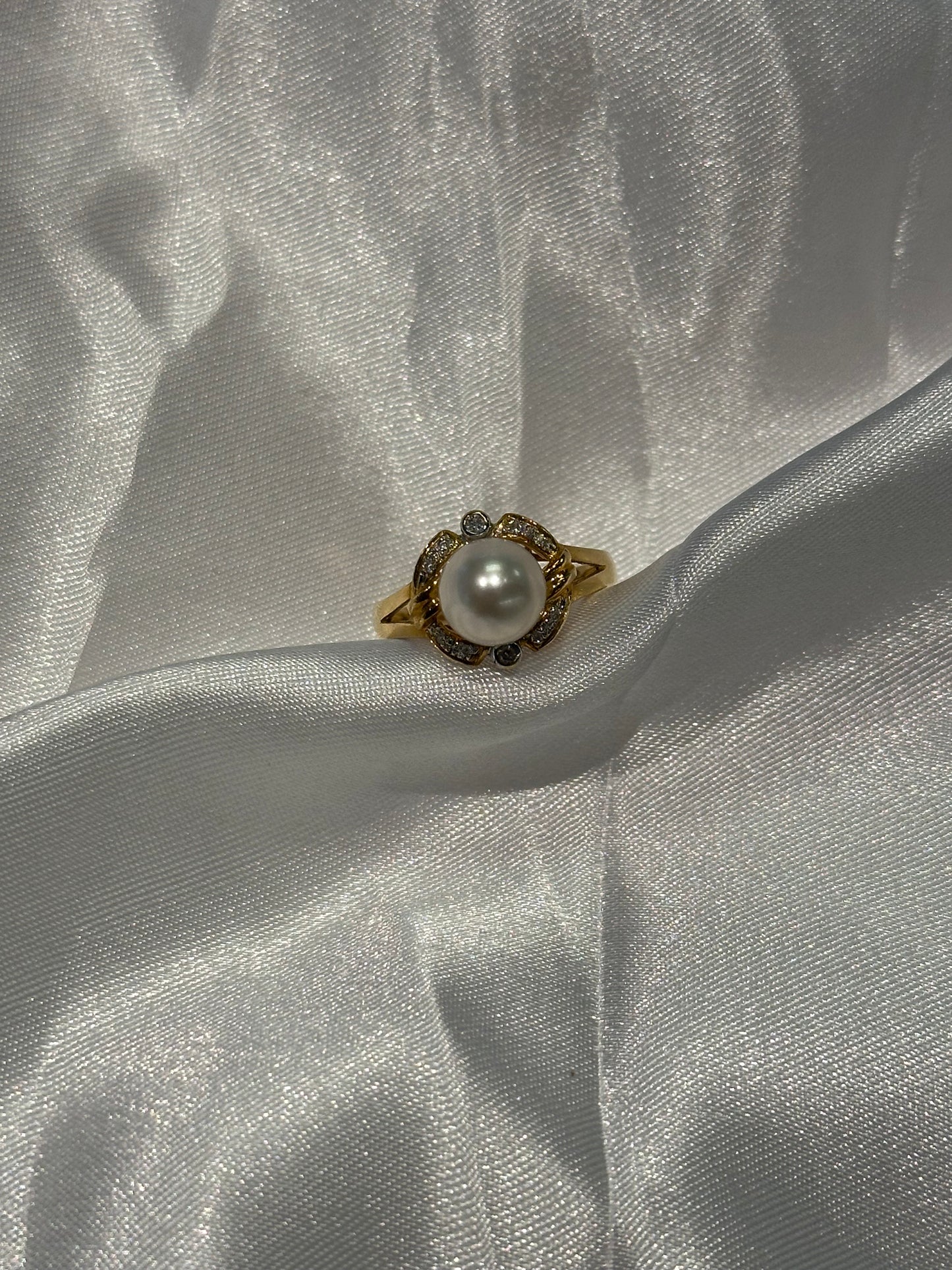 18k Pearl and Diamond Ring - Size 6.5