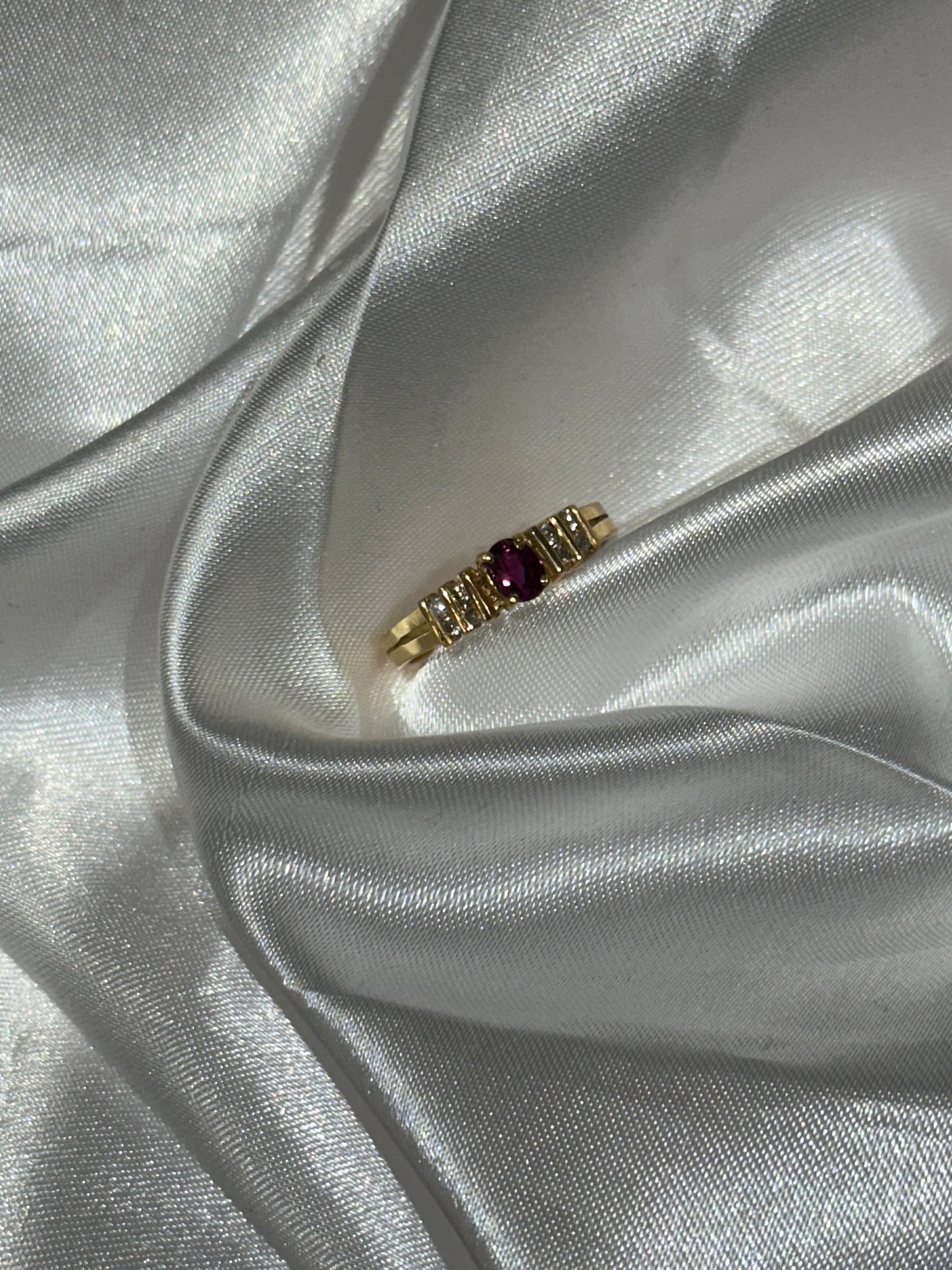18k gold ruby and diamonds ring - Size 6