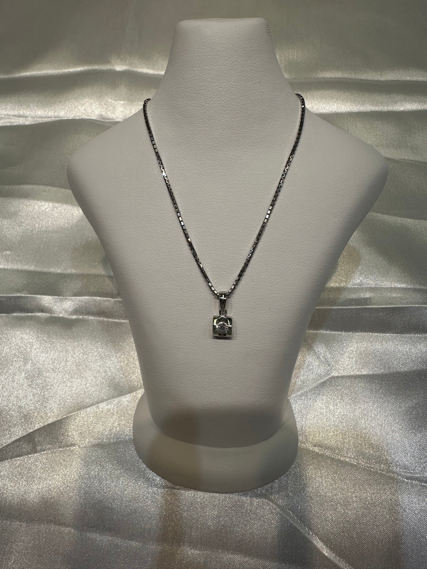 18k Diamond Pendant