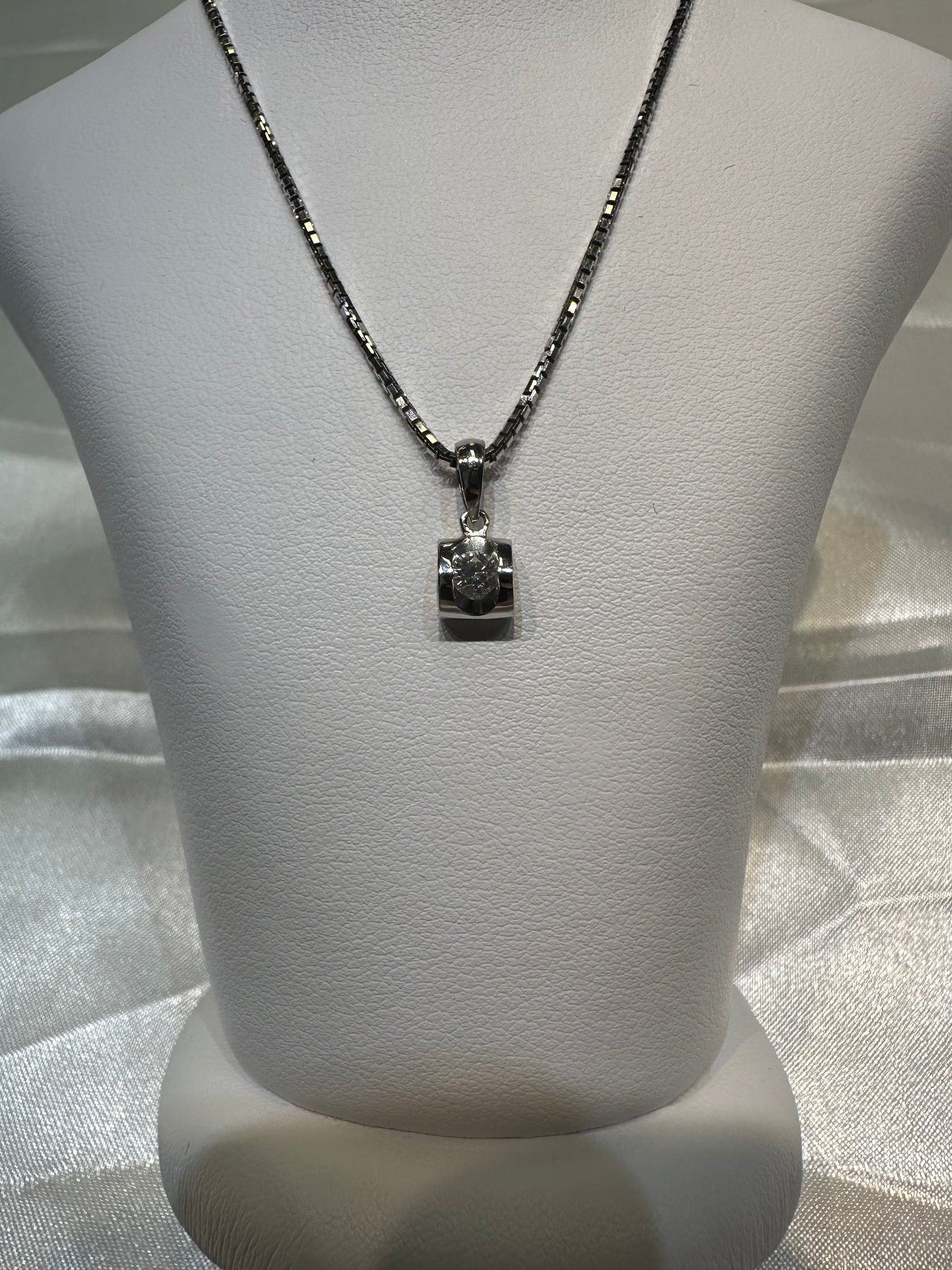 18k Diamond Pendant