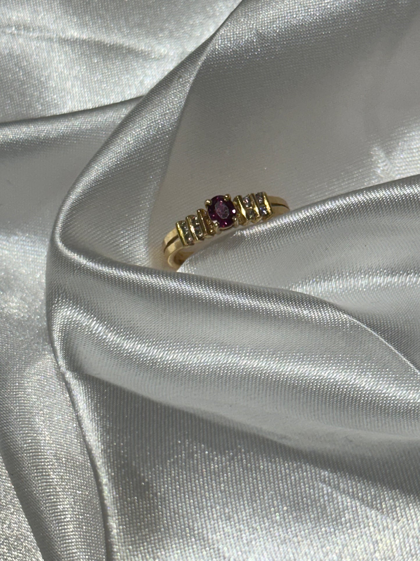 18k gold ruby and diamonds ring - Size 6