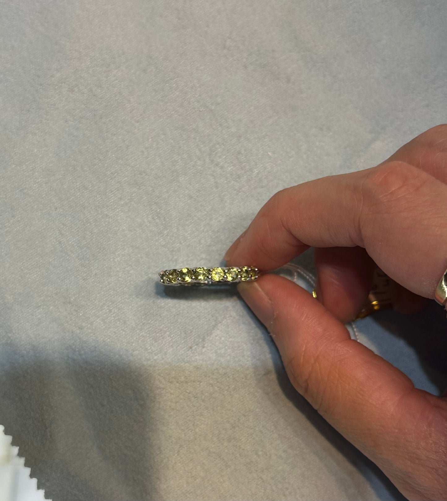 18k gold Peridot Eternity ring - Size 5