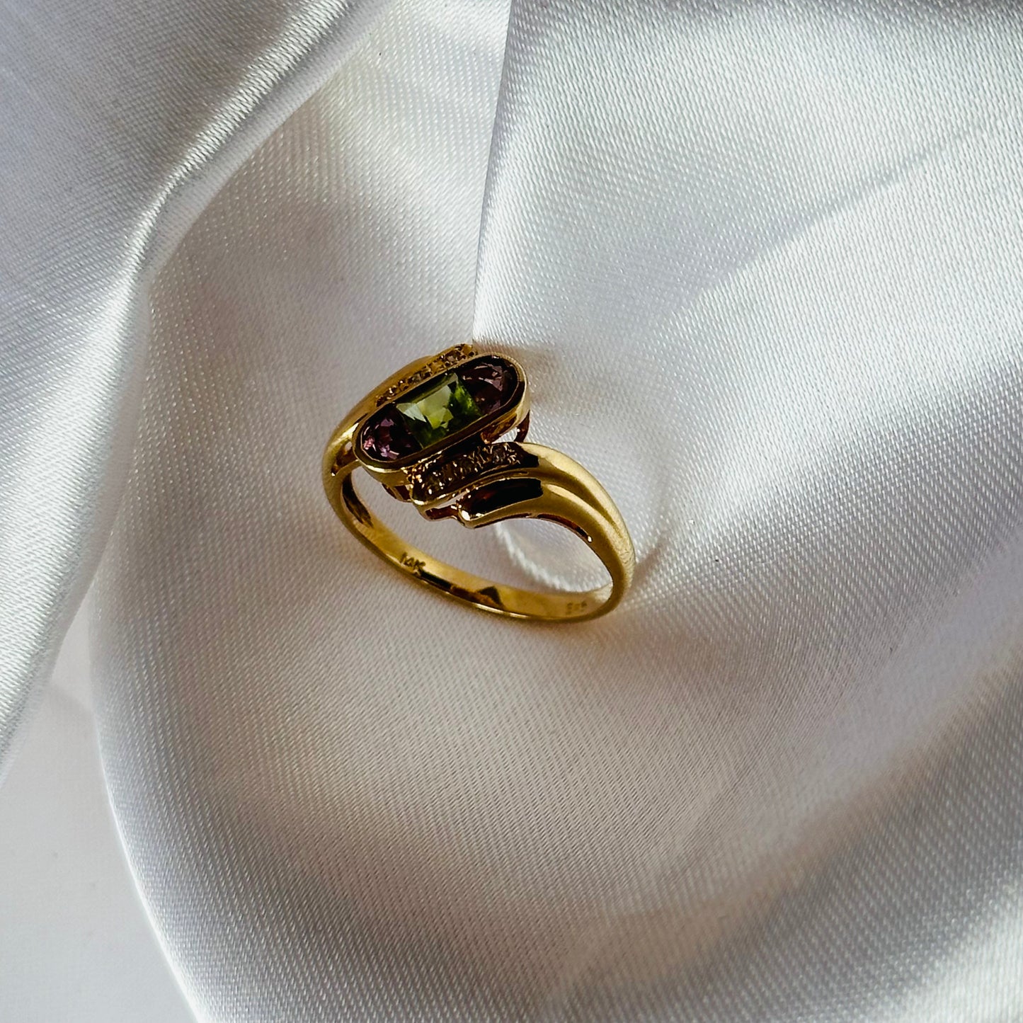 14k Twist Ring - Size 6 1/4