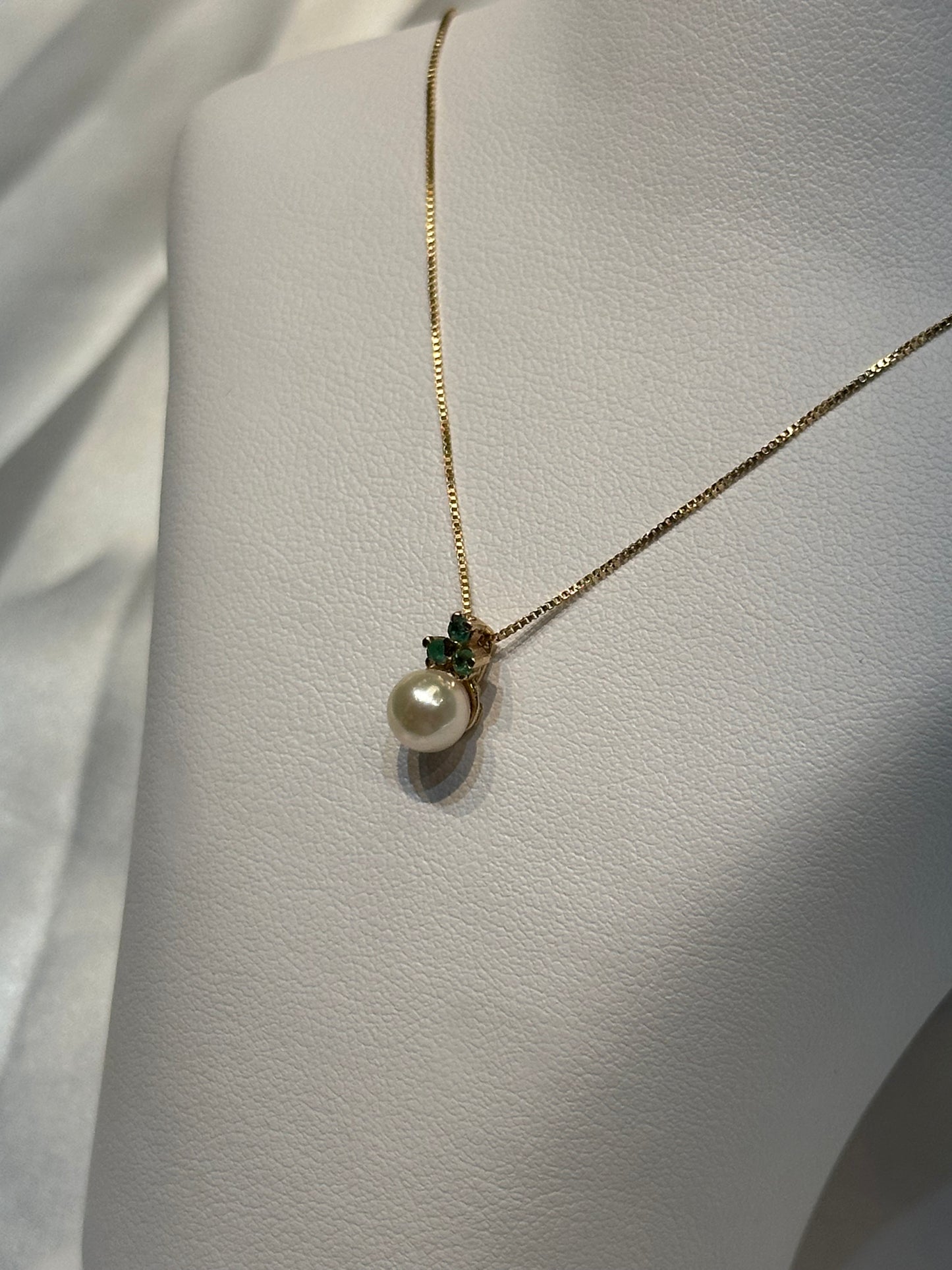 14k Dainty Emerald and Pearl Pendant