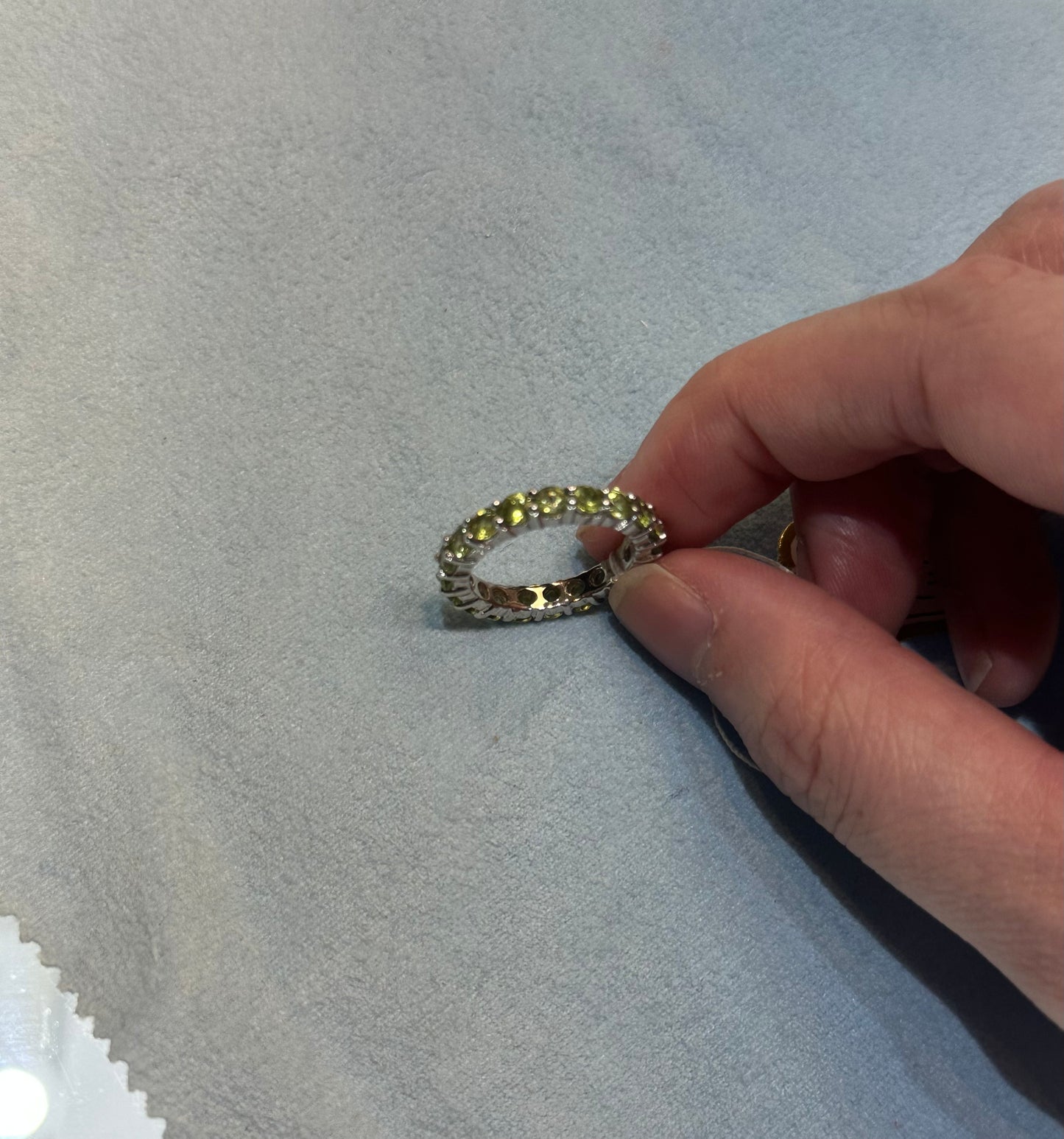 18k gold Peridot Eternity ring - Size 5