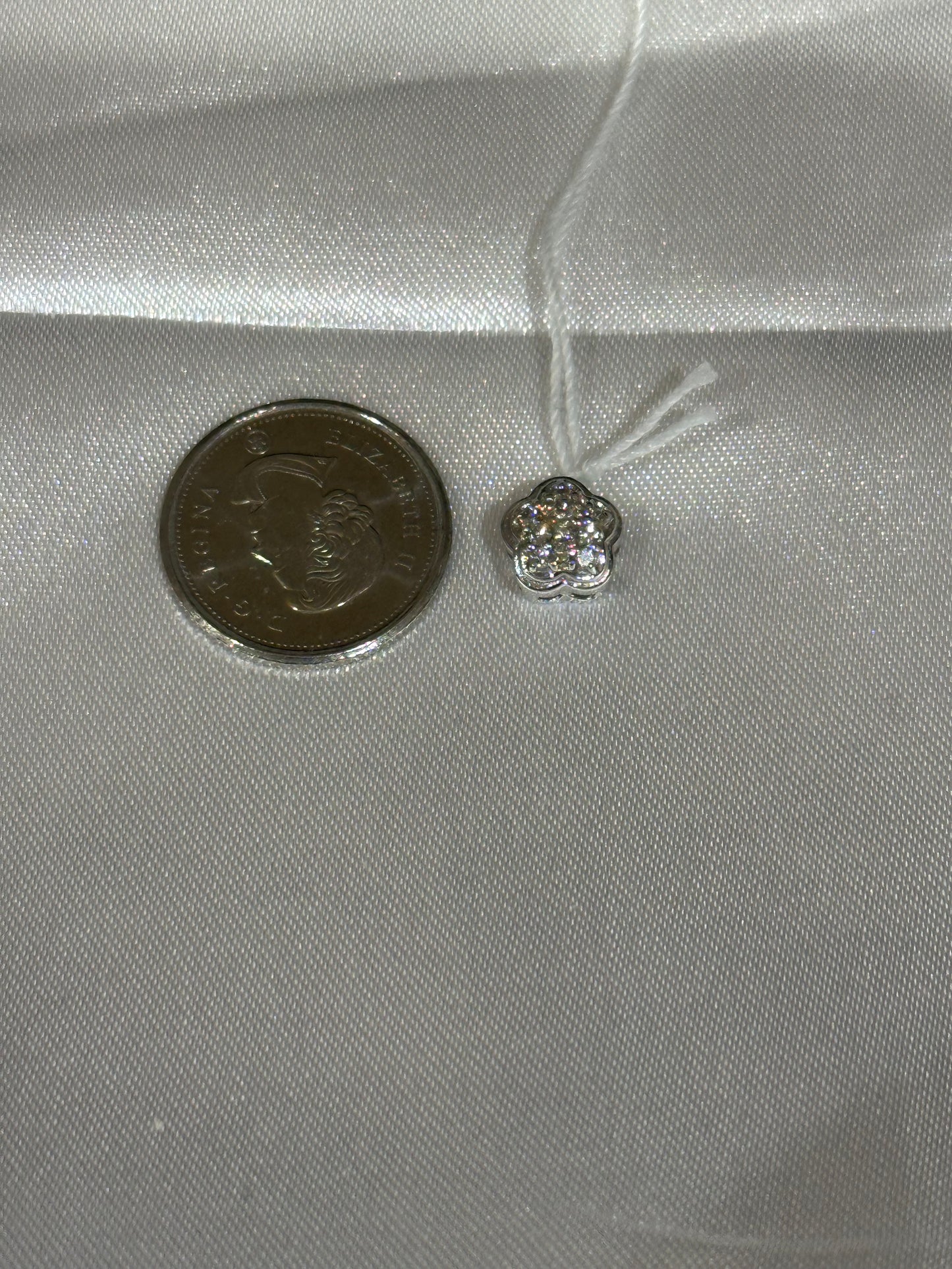 18k gold Dainty Flower Diamond Pendant