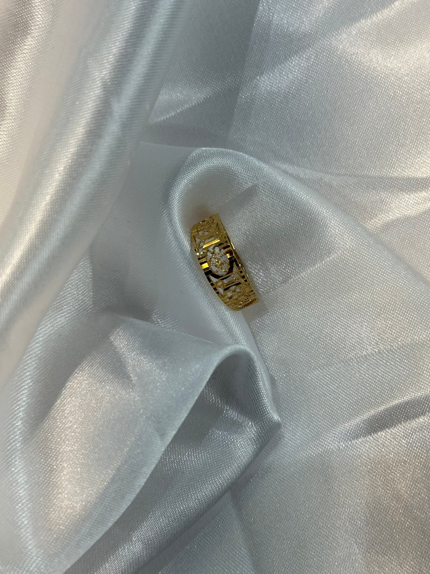 18k Gold Ring - Size 5 3/4