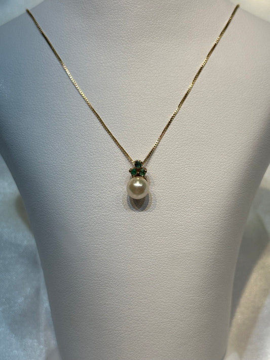 14k dainty Emerald and Pearl Pendant