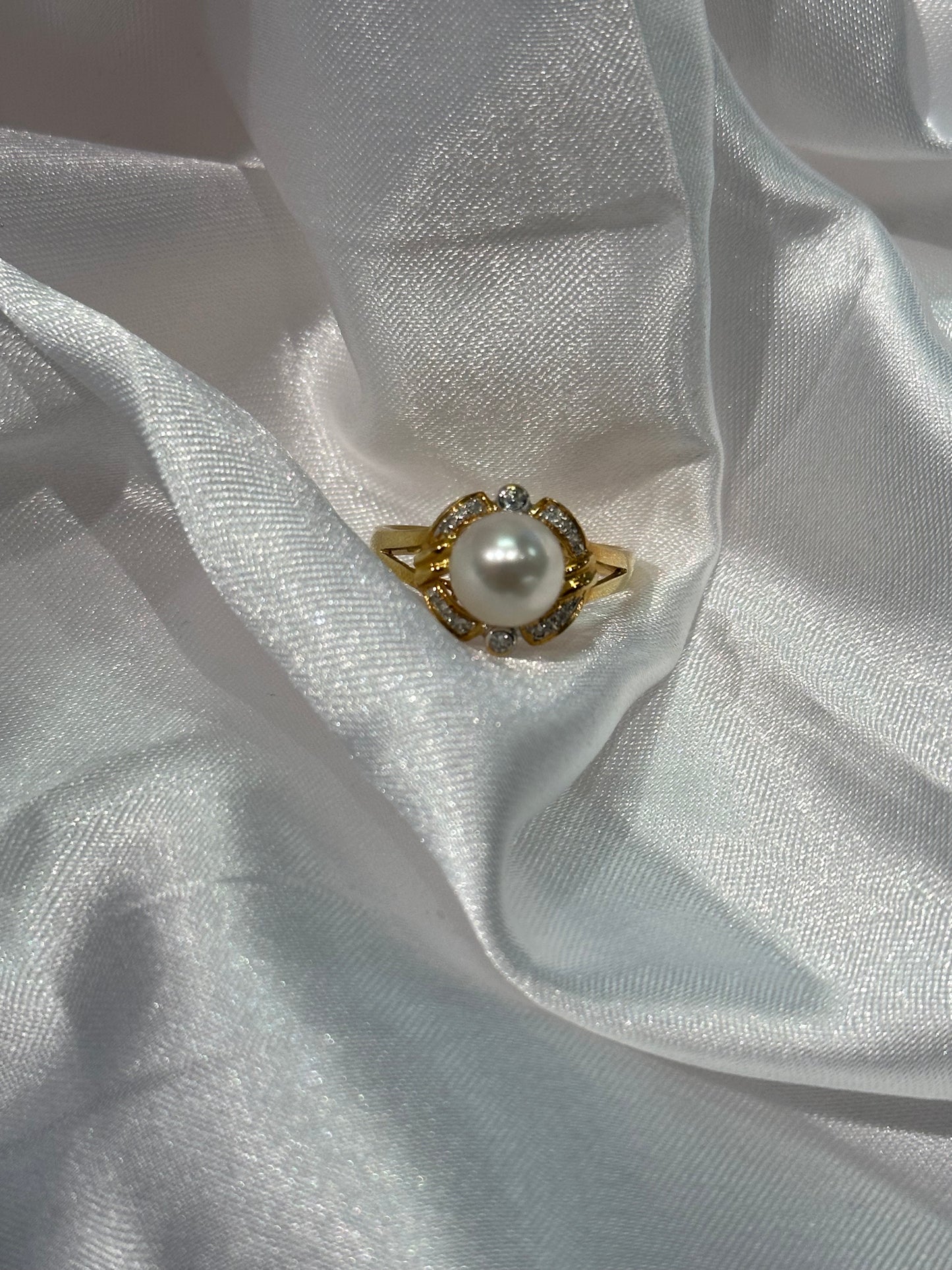 18k Pearl and Diamond Ring - Size 6.5