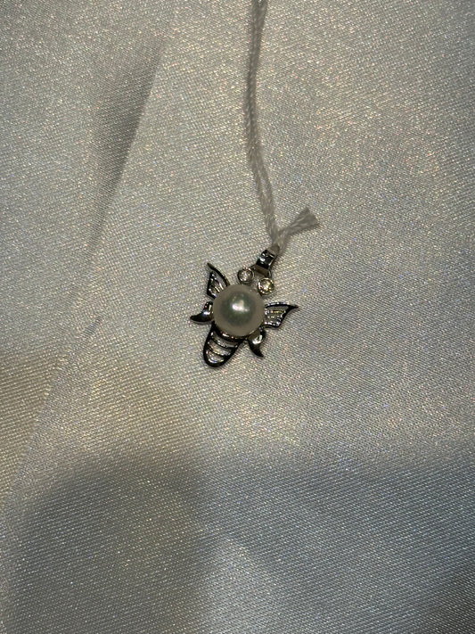 18k gold Japanese Pearl Bumble Bee Pendant