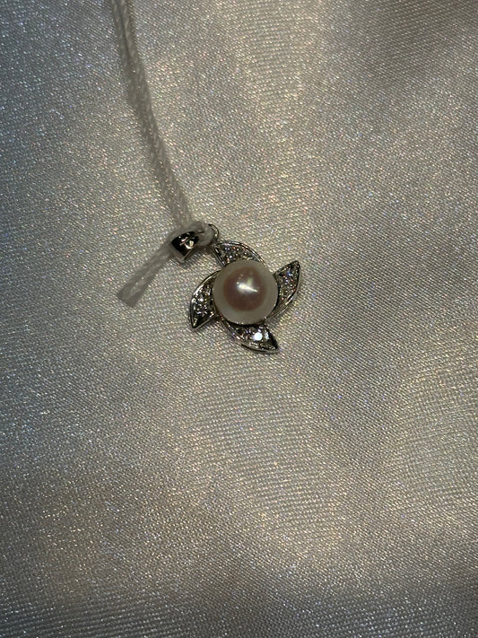 18k gold Japanese Pearl Flower Pendant